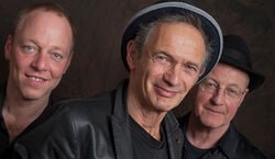 Veranstaltung: Abi Wallenstein & Blues Culture - featuring Steve Baker & Martin Röttger - Bluesige Weihnachten, Burg Seevetal in Seevetal-Hittfeld