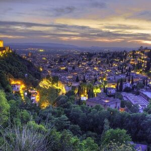 Veranstaltung: Alhambra y Palacios Nazaríes y de Carlos V: Visita guiada nocturna, Alhambra in Granada