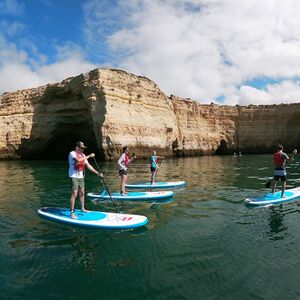 Veranstaltung: Caverna de Benagil: Passeio de Stand Up Paddle na Praia de Benagil, Benagil Cave in Benagil