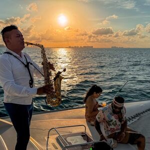 Veranstaltung: Cancún: Crucero en Catamarán al Atardecer Sólo Adultos con Música en Directo y Bebidas, Cancún Water Sports in Cancún