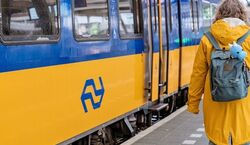 Veranstaltung: Amsterdam: Train Transfer To / From Zandvoort, Dam Square in Amsterdam