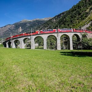 Veranstaltung: Trenino Rosso del Bernina e Treno dei Ghiacciai: Gita di un giorno da Milano, Bernina Express Milan in Milan