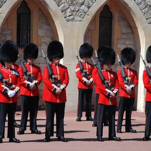 Veranstaltung: London: Central Food Tour with 10+ Tastings & Changing of the Guard, London Eye in London