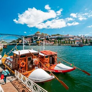 Veranstaltung: Porto: Passeio de meio dia de ônibus pela cidade com degustação de vinho do Porto + cruzeiro, Porto Helicopter Tours in Porto