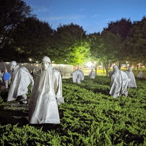 Veranstaltung: Washington, D.C. at Dusk: Guided Bus Tour, United States Navy Memorial in Washington, D.C.