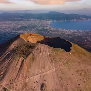 Veranstaltung: Vesuvio: Biglietto salta-coda + Viaggio da Napoli con il Vesuvio Express, Mount Vesuvius in Ercolano