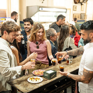 Veranstaltung: Tour Gastronómico por Málaga: Tapas, Vino y Azoteas – Tour Premium para Grupos Pequeños, Isturk Alameda Principal in Málaga