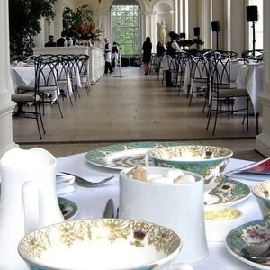 Veranstaltung: The Kensington Palace Gardens Royal High Tea, Queensway tube station in London