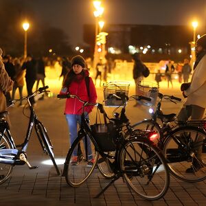 Veranstaltung: Paris By Night: 3-Hour Guided Bike Tour, SAGS Parking Meyerbeer Opéra in Paris