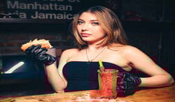 Veranstaltung: Glizzy Sundays at San Antonios - Free Hotdogs & Happy Hour NYC, San Antonios in New York