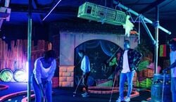 Veranstaltung: Aloha Amsterdam: Glow in the Dark Minigolf, Aloha Amsterdam in Amsterdam