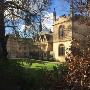 Veranstaltung: Small and Exclusive Oxford Highlights Tour, Christ Church War Memorial Garden in Oxford