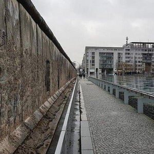 Veranstaltung: Geführte Tour entlang der Berliner Mauer, Birchys Berlin Tours in Berlin