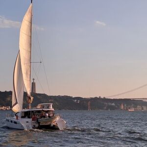 Veranstaltung: Lisboa: Passeio de Catamarã ao Pôr-do-Sol, Lisbon Cruises in Lisbon