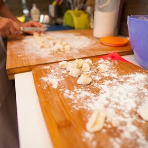 Veranstaltung: Napoli: Corso di pasta e tiramisù in piccolo gruppo con cena di 4 portate, Naples Cooking Classes in Naples