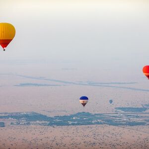 Veranstaltung: Dubai Hot Air Balloon Flight with Breakfast & Camel Ride, Dubai Hot Air Balloon Tours in Dubai