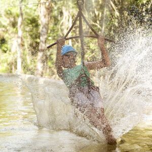 Veranstaltung: Selvática Parque: Circuito de 10 tirolinas + Tarzania Zipline Coaster, Selvatica in Puerto Morelos