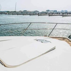 Veranstaltung: Dubai Harbour: 56-Ft Yacht Charter - Lagoona, Dubai Cruises in Dubai