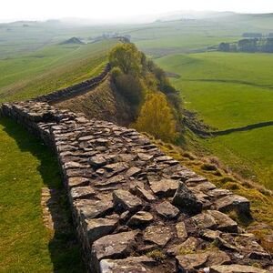 Veranstaltung: Hadrian's Wall & The Borders Tour from Edinburgh Incl. Admission, Bus Station in Edinburgh