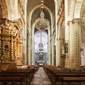 Veranstaltung: Évora, a Capela dos Ossos: Viagem de um dia saindo de Lisboa com degustação de vinhos, Óbidos Day Trips from Lisbon in Lisbon