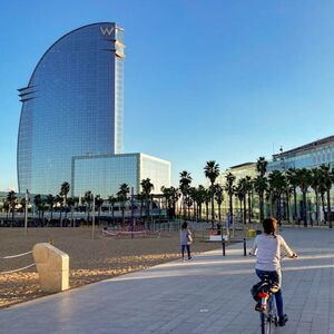 Veranstaltung: Barcelona: Excursión en Bicicleta en Grupo desde las Casas de Gaudí a la Barceloneta, Barcelona Walking Tours in Barcelona