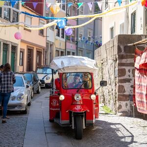 Veranstaltung: Porto: Passeio guiado de Tuk Tuk pela cidade + Cruzeiro, Porto Helicopter Tours in Porto