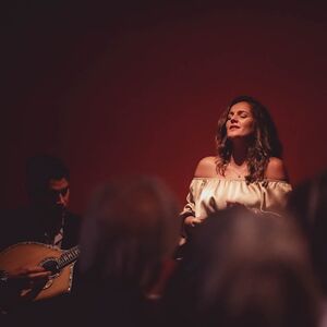 Veranstaltung: Fado em Lisboa: show intimista de fado ao vivo à noite com vinho do Porto, Lisbon Fado in Lisbon