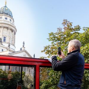 Veranstaltung: Red Sightseeing Berlin: 48-Stunden Hop-on Hop-off Bus + Bootstour, Babylon in Berlin