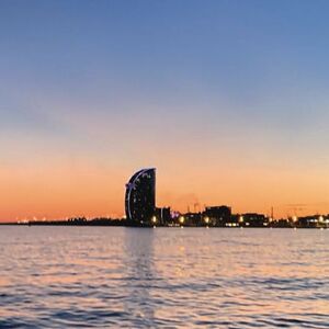 Veranstaltung: Barcelona: Paseo en velero de 2 horas al atardecer con bebidas y aperitivos, Barcelona Boat Trips in Barcelona