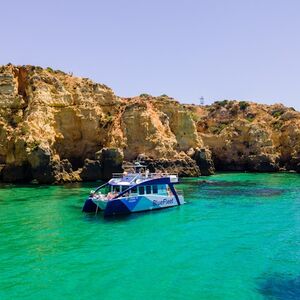 Veranstaltung: Grutas da Ponta da Piedade: passeio de cruzeiro costeiro de 2,5 horas saindo de Lagos, Lagos Day Cruises in Lagos