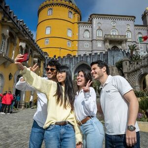 Veranstaltung: Sintra, Palácio da Pena e Adega: Viagem de um dia saindo de Lisboa + degustação de vinhos e tapas, Óbidos Day Trips from Lisbon in Lisbon