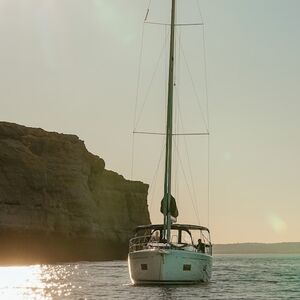 Veranstaltung: Grutas de Benagil: Cruzeiro de 7 horas em veleiro de luxo a partir de Portimão, Algarve Boat Tours in Portimão