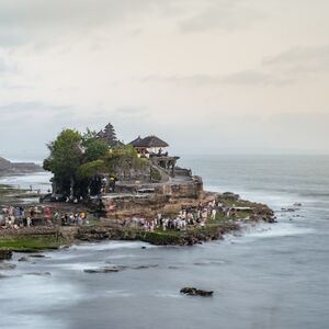 Veranstaltung: Tanah Lot Temple & Ubud: Full-Day Guided Tour + Roundtrip Transfer, Tanah Lot Temple in Bali