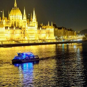 Veranstaltung: Budapest: Danube Dinner Cruise with Piano Battle Show, Budapest in budapest