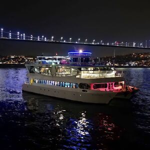 Veranstaltung: Istanbul: Bosphorus Dinner Cruise with Turkish Dance Shows + Private Table, Istanbul in istanbul