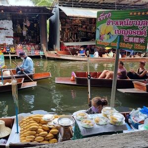 Veranstaltung: From Bangkok: Damnoen Saduak Market & Maeklong Railway: Private Tour + Transfers, Day Trips from Bangkok in Bangkok