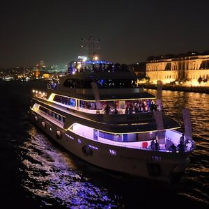 Veranstaltung: Istanbul: Bosphorus Dinner Cruise with Live Show + Coffee and Tea, Istanbul in istanbul