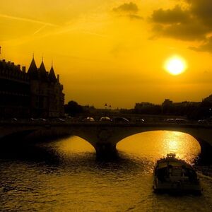 Veranstaltung: Le cœur sombre de Paris : Visite guidée nocturne des fantômes et des mystères, Paris Walking Tours in Paris