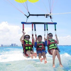 Veranstaltung: Cancún: Billete Fecha Abierta Parasailing, Cancún Water Sports in Cancún