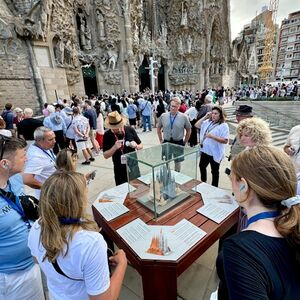 Veranstaltung: Sagrada Familia y Pedrera (Casa Milà): Visita en grupo reducido + Cava, La Sagrada Familia in Barcelona