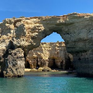 Veranstaltung: Caverna de Benagil: Passeio de Catamarã saindo de Vilamoura, Benagil Caves Boat Tours in Portimão