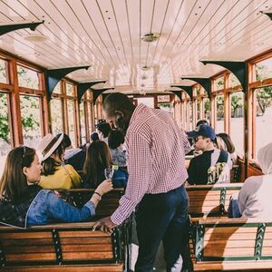 Veranstaltung: Franschhoek Wine Tram Explorer Tour: Roundtrip from Cape Town, Day Trips from Cape Town in Cape Town