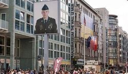 Veranstaltung: Geführte Tour entlang der Berliner Mauer, Birchys Berlin Tours in Berlin