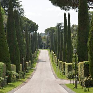 Veranstaltung: Giardini delle Ville Pontificie di Castel Gandolfo: Tour in Eco Minibus, Papal Palace & Gardens of Castel Gandolfo in Castel Gandolfo