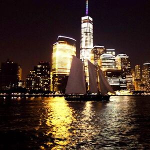 Veranstaltung: New York City Skyline Lights Sail, Classic Harbor Line in New York