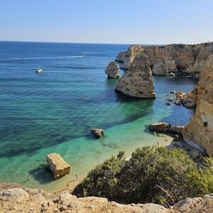 Veranstaltung: Gruta de Benagil, Praia da Marinha e Algar Seco: Visita guiada a partir de Faro, Faro Cruises in Faro