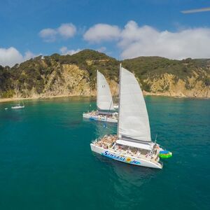 Veranstaltung: Costa Brava: Excursión en catamarán desde Fenals con barbacoa, Catamaran Sensation in Lloret de Mar