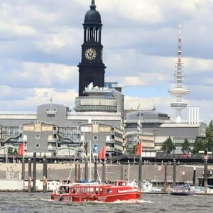 Veranstaltung: Hop-on Hop-off-Hafenrundfahrt Hamburg, Landungsbrücken in Hamburg