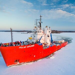 Veranstaltung: Rovaniemi: Icebreaker Cruise with Lunch and Ice Floating, Lapland Winter Activities in Rovaniemi