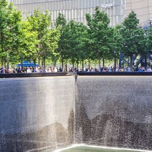 Veranstaltung: Ground Zero All-Access Guided Tour + 9 / 11 Museum + One World Observatory, 9 / 11 Memorial & Museum in New York